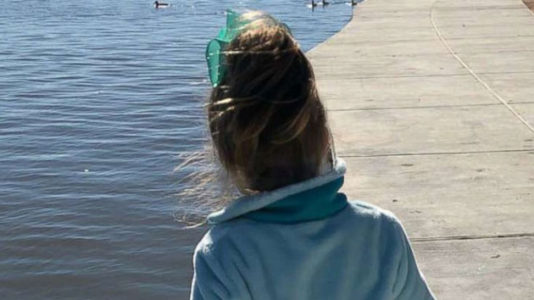 Mom defends controversial Facebook post about letting her 5-year-old daughter ‘struggle’