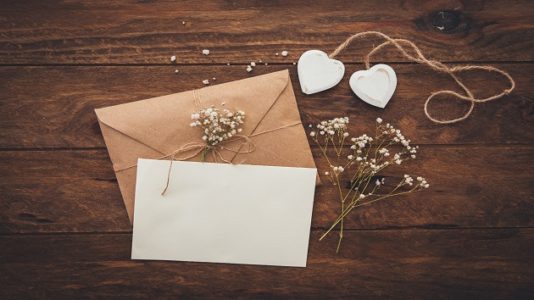 Stranger who mistakenly received couple’s wedding invite sends them a heartfelt note and a sweet surprise