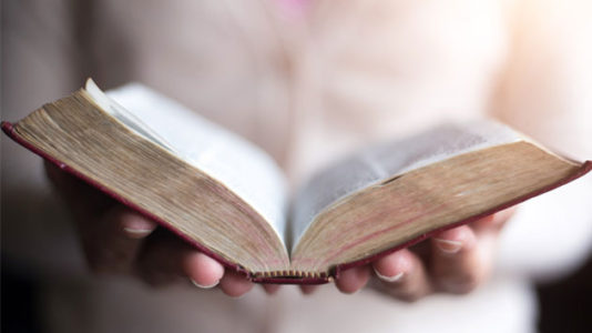 Pastor at church attended by 25,000 steps down amid misconduct allegations