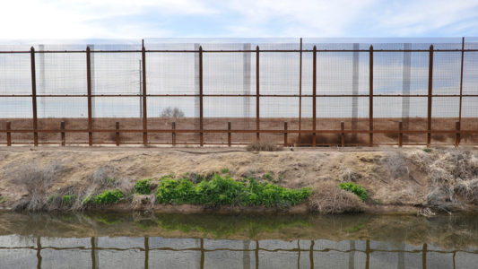 Texas governor pledges 1,000 National Guard troops to U.S.-Mexico border