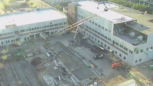 Collapsing construction crane narrowly misses workers running for their lives