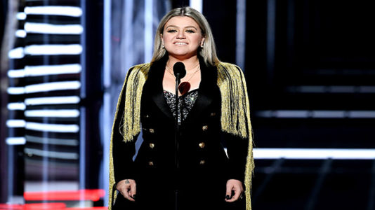 Kelly Clarkson calls for action in response to school shootings at Billboard Awards