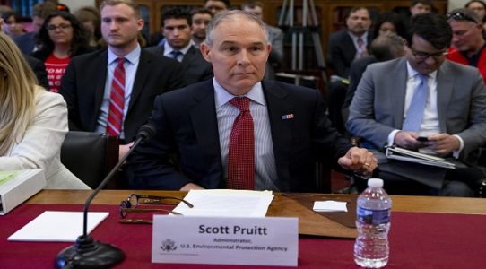 EPA memo claims ‘lashing out from passengers’ prompted Pruitt’s first-class flights