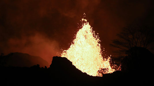 Twelve people trapped by lava in Hawaiian town, three airlifted out
