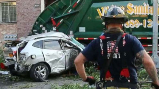 Drunk garbage truck driver plows into 9 cars: Police