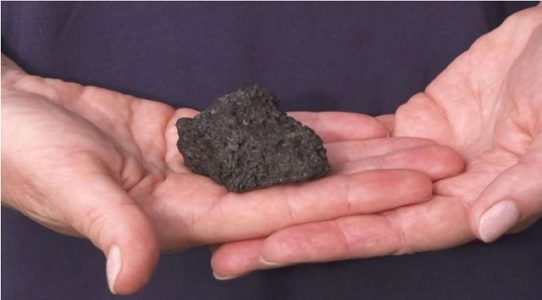 Family described ‘rain’ of volcanic rock as Hawaiian boat tour hit by lava bomb