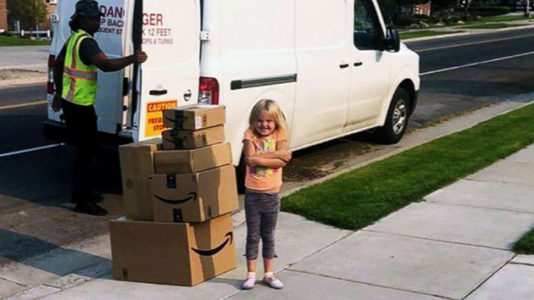 Girl sneaks $350 toy order on Amazon, mom has her donate items to children’s hospital