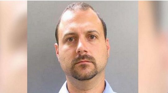 Massachusetts man used toddler to steal prizes from claw machine at mall: Police