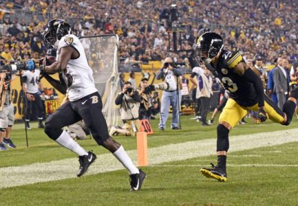 Flacco throws 2 TD passes, Ravens trip up Steelers 26-14