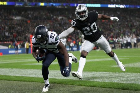 Seahawks roll behind Wilson’s 3 TDs; Raiders QB Carr injured