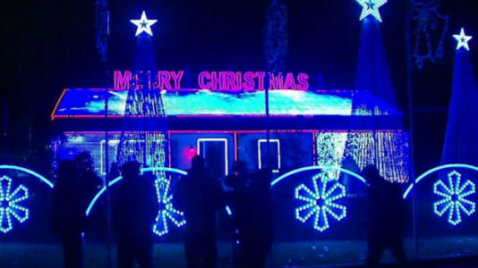Town asks homeowner to pay $2,000 a night in Christmas light display showdown