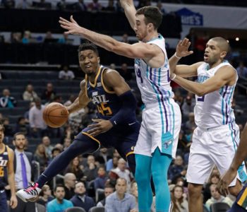 Mitchell scores 30, Jazz beat Hornets in Korver’s debut