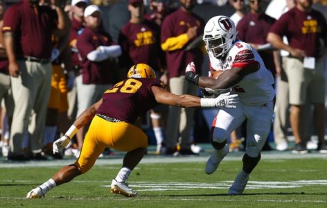 Utah back Zack Moss suffers season-ending knee injury