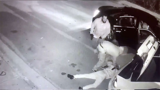 Miami police searching for Brazen armed robbers caught on camera stealing jewelry, electronics