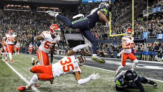 Seahawks clinch playoff berth outlasting Chiefs 38-31