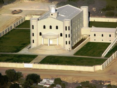 Polygamous group lets go of sprawling Arizona worship center
