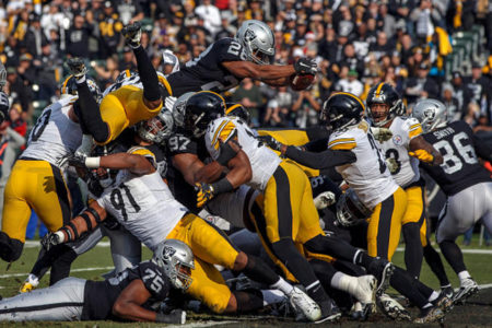 Carr’s late TD pass leads Raiders past Steelers 24-21