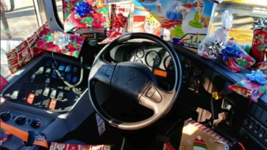 School bus driver saves his money to buy a Christmas gift for every kid on his route