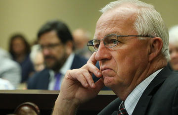 Plan to allow autonomous vehicles clears another hurdle