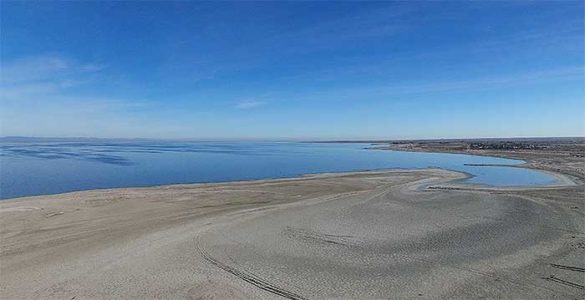 California district stalls West drought plan over lake money