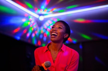 Karaoke, ax-throwing venues want to sell beer under Utah law