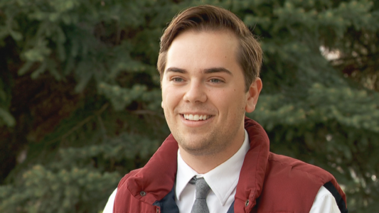 Gay BYU student comes out in valedictorian speech