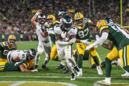 Eagles pick off Rodgers’ late pass, beat Packers 34-27