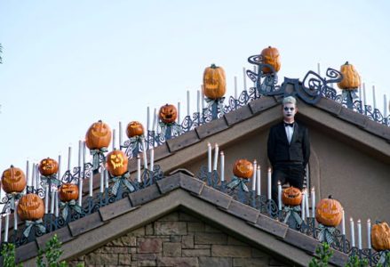 Professor’s elaborate Halloween decor transforms Utah home
