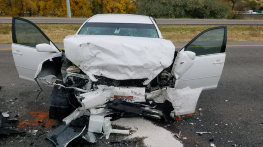 2 dead in Farmington after car going wrong way causes crash