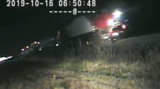 Video: Utah trooper saves driver stranded on train tracks