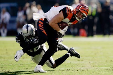Carr, Jacobs, Crosby help Raiders keep Bengals winless