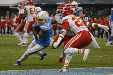 Mahomes, Chiefs hold off Chargers 24-17 in Mexico City