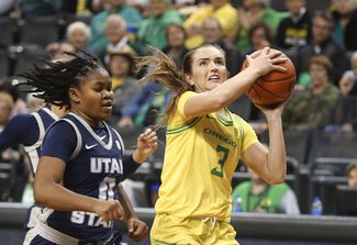 Ionescu surpasses 2,000 points as No. 1 Oregon routs Utah State