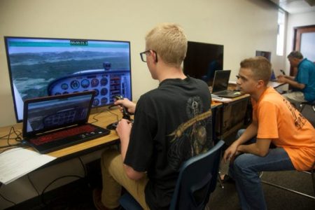 Prospective pilots get training in simulation program