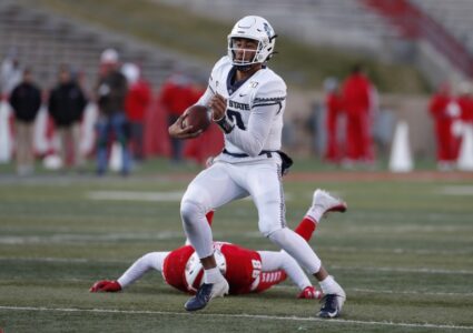 Love leads Utah State to 38-25 victory over New Mexico