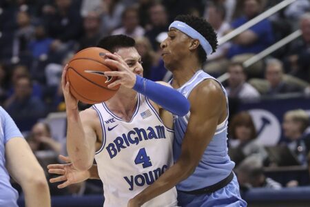 Lee scores 21 to carry BYU over San Diego 93-70