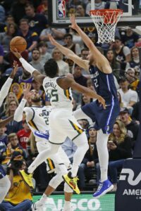 Jazz rally past Mavericks 112-107, have won 14 of 15