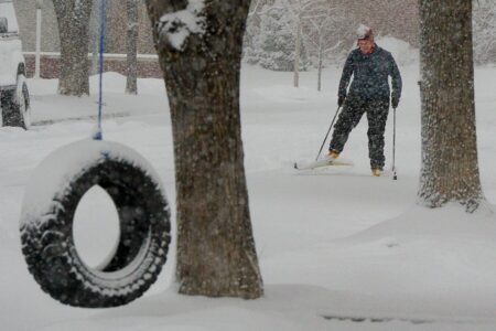 Morning storm dumps snow on Salt Lake City-area roads