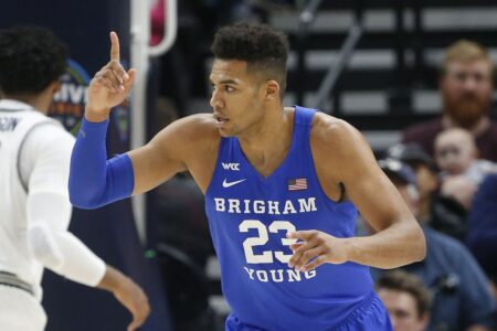 BYU wins 6th straight, holds off San Diego 72-71