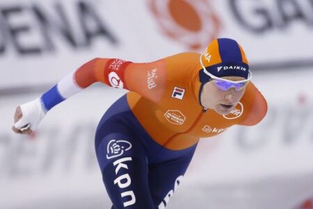 Sablikova, Bloemen win world speedskating titles