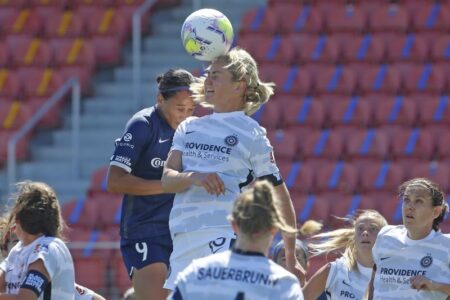 Williams’ stoppage time goal lifts Courage over Thorns 2-1