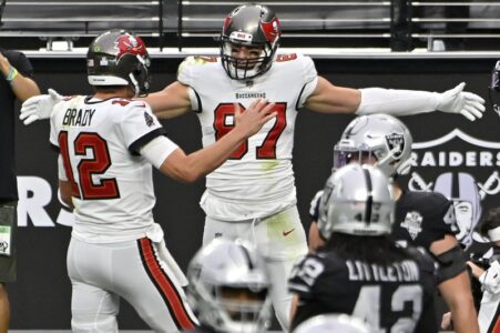 Brady’s 4 TD passes lead Bucs past Raiders 45-20
