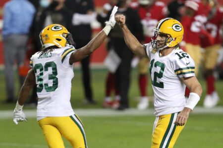 Aaron Rodgers leads Packers past undermanned 49ers, 34-17
