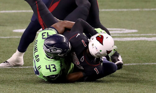 Wilson throws 2 TDs, Seahawks hold off Cardinals 28-21