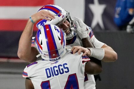 Bills earn 1st sweep of Patriots since ’99 with 38-9 win