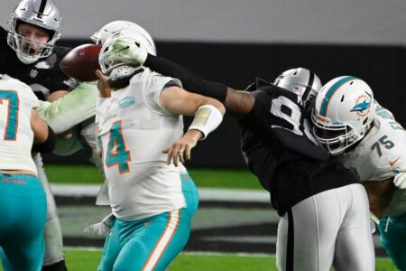 Dolphins Stun Raiders 26-25 to Move Step Closer to Playoffs