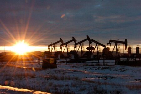 US Officials: Report on Oil and Gas Sale Ban Due by Summer