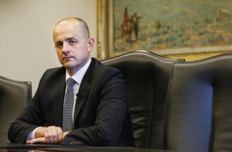 Evan McMullin outraises GOP incumbent Sen. Lee in Utah