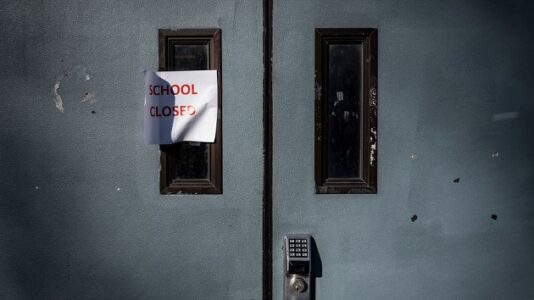 Chicago public school students returning to classrooms amid COVID surge