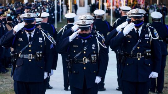 Record number of law enforcement officers killed in line of duty in 2021, most from COVID: Report